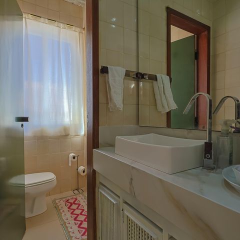 Casa à venda com 302m², 5 quartos e 3 vagas Casa à venda com 302m², 5 quartos e 3 vagasLavabo