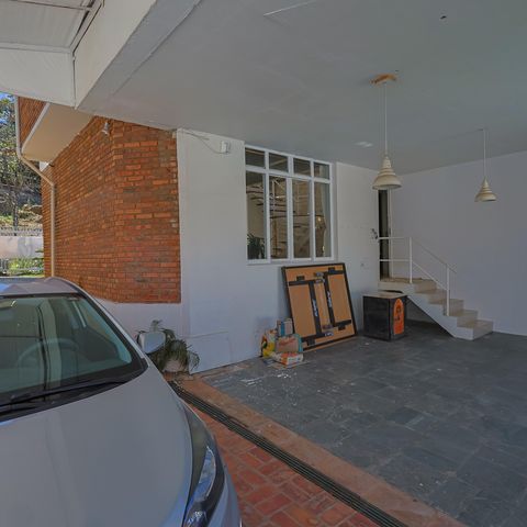 Casa à venda com 302m², 5 quartos e 3 vagas Casa à venda com 302m², 5 quartos e 3 vagasGaragem