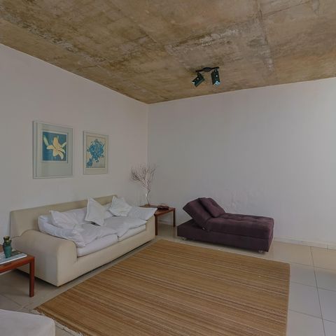 Casa à venda com 302m², 5 quartos e 3 vagas Casa à venda com 302m², 5 quartos e 3 vagasSala