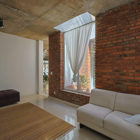 Casa à venda com 302m², 5 quartos e 3 vagas Casa à venda com 302m², 5 quartos e 3 vagasSala