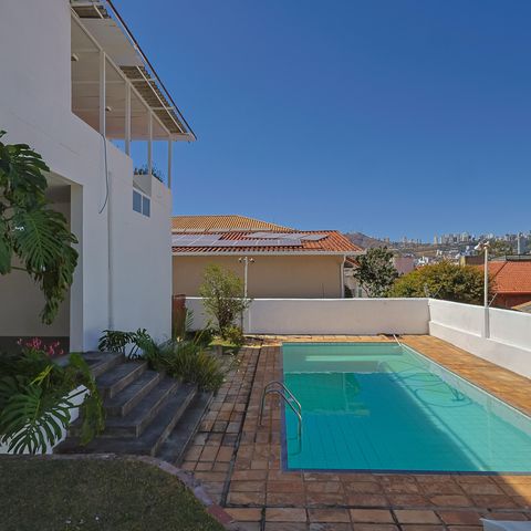 Casa à venda com 302m², 5 quartos e 3 vagas Casa à venda com 302m², 5 quartos e 3 vagasPiscina