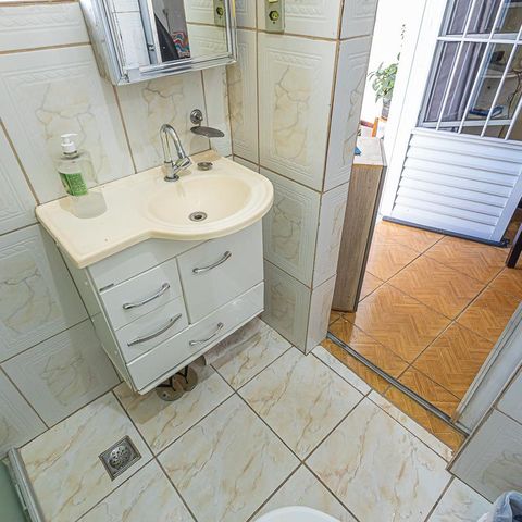 Casa à venda com 250m², 4 quartos e 2 vagas Casa à venda com 250m², 4 quartos e 2 vagasBanheiro