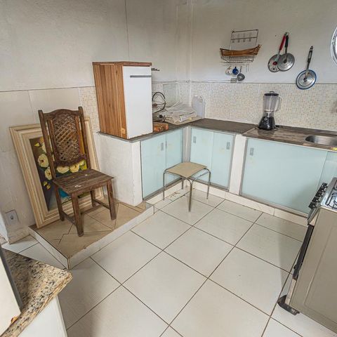 Casa à venda com 250m², 4 quartos e 2 vagas Casa à venda com 250m², 4 quartos e 2 vagasCozinha