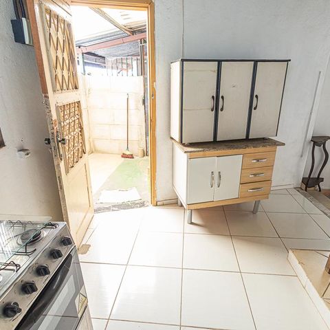 Casa à venda com 250m², 4 quartos e 2 vagas Casa à venda com 250m², 4 quartos e 2 vagasCozinha