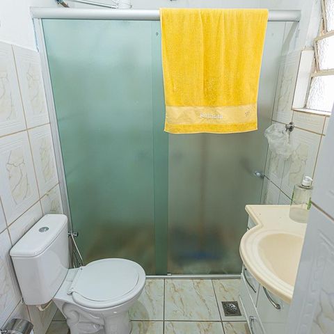 Casa à venda com 250m², 4 quartos e 2 vagas Casa à venda com 250m², 4 quartos e 2 vagasBanheiro