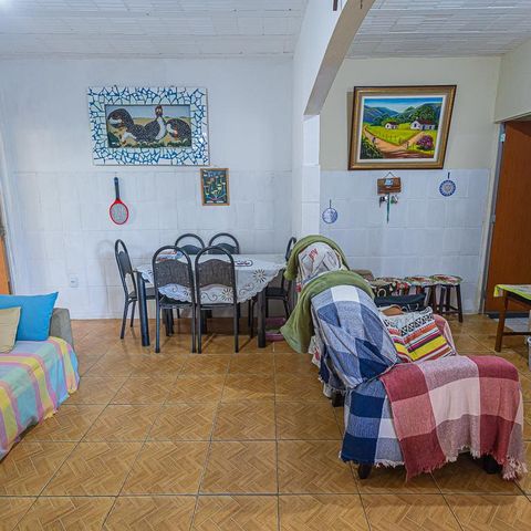 Casa à venda com 250m², 4 quartos e 2 vagas Casa à venda com 250m², 4 quartos e 2 vagasSala