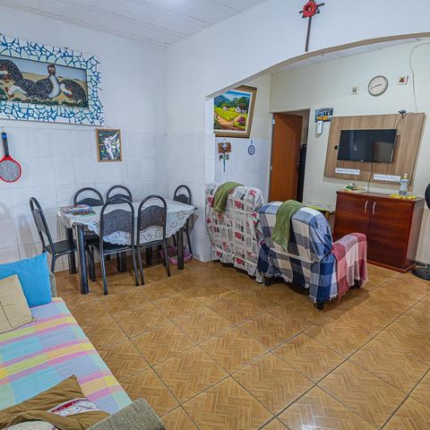 Casa à venda com 250m², 4 quartos e 2 vagas Casa à venda com 250m², 4 quartos e 2 vagasSala