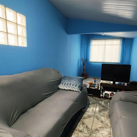 Casa à venda com 125m², 4 quartos e 2 vagas Casa à venda com 125m², 4 quartos e 2 vagasSala