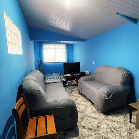 Casa à venda com 125m², 4 quartos e 2 vagas Casa à venda com 125m², 4 quartos e 2 vagasSala
