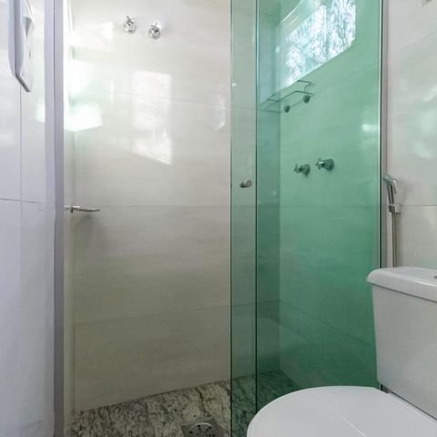 Casa à venda com 105m², 3 quartos e 1 vaga Casa à venda com 105m², 3 quartos e 1 vagaBanheiro social