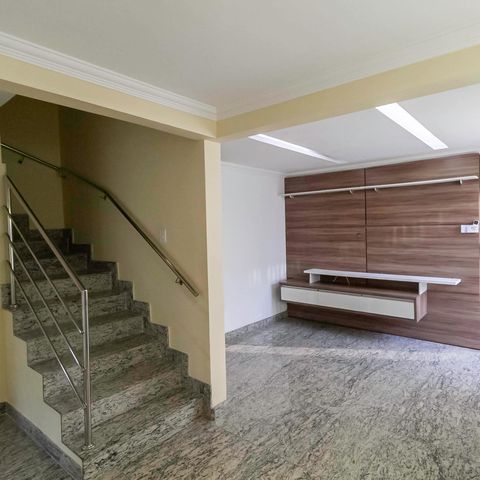Casa à venda com 105m², 3 quartos e 1 vaga Casa à venda com 105m², 3 quartos e 1 vagaSala