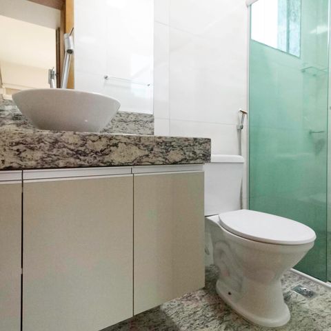 Casa à venda com 105m², 3 quartos e 1 vaga Casa à venda com 105m², 3 quartos e 1 vagaBanheiro da suíte
