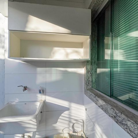 Casa à venda com 105m², 3 quartos e 1 vaga Casa à venda com 105m², 3 quartos e 1 vagaÁrea de serviço