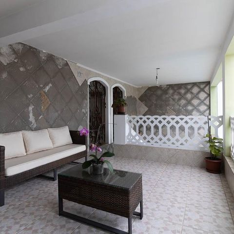 Casa à venda com 309m², 3 quartos e 4 vagas Casa à venda com 309m², 3 quartos e 4 vagasVaranda
