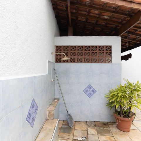 Casa à venda com 309m², 3 quartos e 4 vagas Casa à venda com 309m², 3 quartos e 4 vagasÁrea comum - Piscina