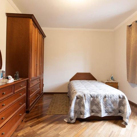 Casa à venda com 309m², 3 quartos e 4 vagas Casa à venda com 309m², 3 quartos e 4 vagasQuarto 2