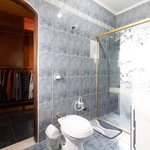 Casa à venda com 309m², 3 quartos e 4 vagas Casa à venda com 309m², 3 quartos e 4 vagasBanheiro da Suíte
