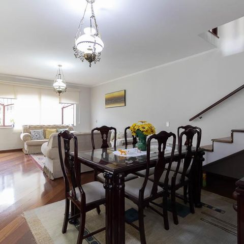 Casa à venda com 309m², 3 quartos e 4 vagas Casa à venda com 309m², 3 quartos e 4 vagasSala