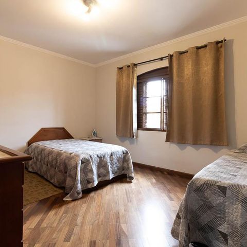 Casa à venda com 309m², 3 quartos e 4 vagas Casa à venda com 309m², 3 quartos e 4 vagasQuarto 2