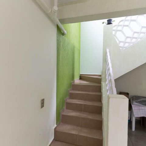 Casa à venda com 309m², 3 quartos e 4 vagas Casa à venda com 309m², 3 quartos e 4 vagasEscada de Acesso para a Garagem