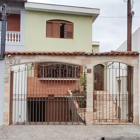 Casa à venda com 309m², 3 quartos e 4 vagas Casa à venda com 309m², 3 quartos e 4 vagasFachada