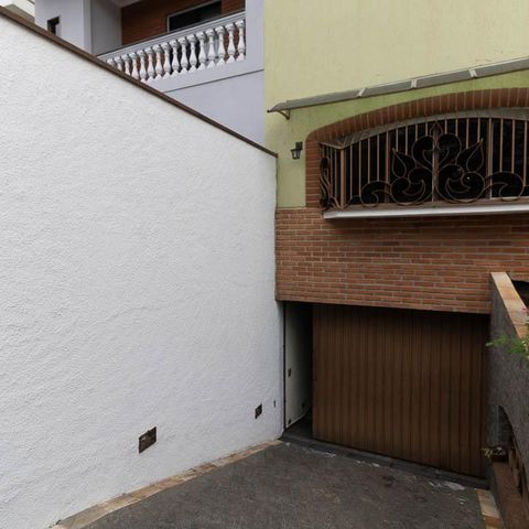 Casa à venda com 309m², 3 quartos e 4 vagas Casa à venda com 309m², 3 quartos e 4 vagasEntrada da Garagem