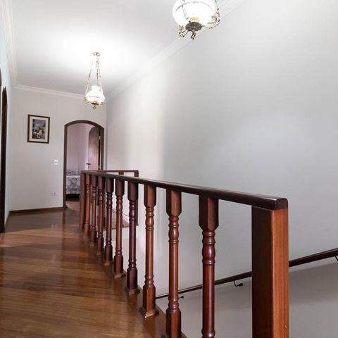 Casa à venda com 309m², 3 quartos e 4 vagas Casa à venda com 309m², 3 quartos e 4 vagasCorredor