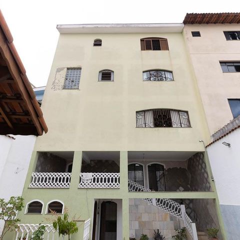 Casa à venda com 309m², 3 quartos e 4 vagas Casa à venda com 309m², 3 quartos e 4 vagasQuintal