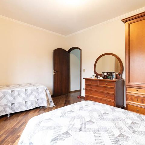 Casa à venda com 309m², 3 quartos e 4 vagas Casa à venda com 309m², 3 quartos e 4 vagasQuarto 2