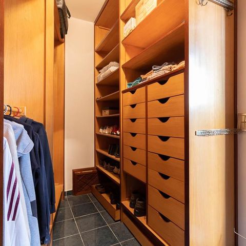 Casa à venda com 309m², 3 quartos e 4 vagas Casa à venda com 309m², 3 quartos e 4 vagasCloset do Banheiro da Suíte
