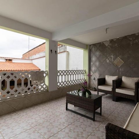 Casa à venda com 309m², 3 quartos e 4 vagas Casa à venda com 309m², 3 quartos e 4 vagasVaranda