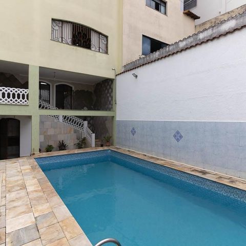 Casa à venda com 309m², 3 quartos e 4 vagas Casa à venda com 309m², 3 quartos e 4 vagasÁrea comum - Piscina