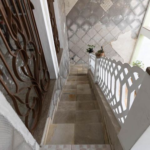 Casa à venda com 309m², 3 quartos e 4 vagas Casa à venda com 309m², 3 quartos e 4 vagasEscada