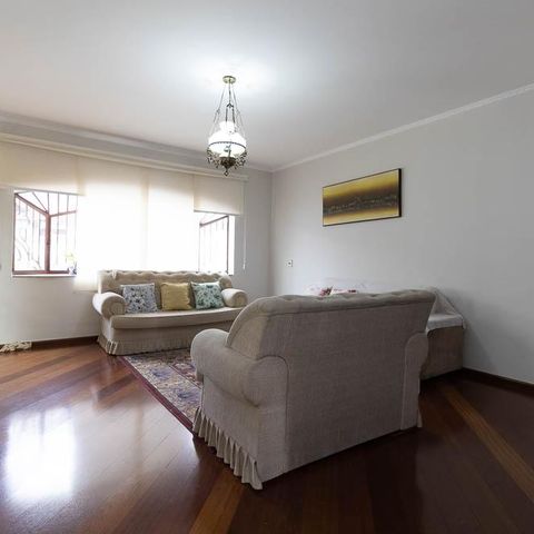 Casa à venda com 309m², 3 quartos e 4 vagas Casa à venda com 309m², 3 quartos e 4 vagasSala