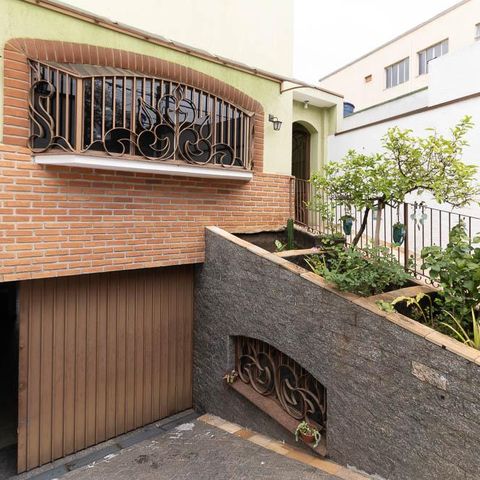 Casa à venda com 309m², 3 quartos e 4 vagas Casa à venda com 309m², 3 quartos e 4 vagasEntrada da Garagem