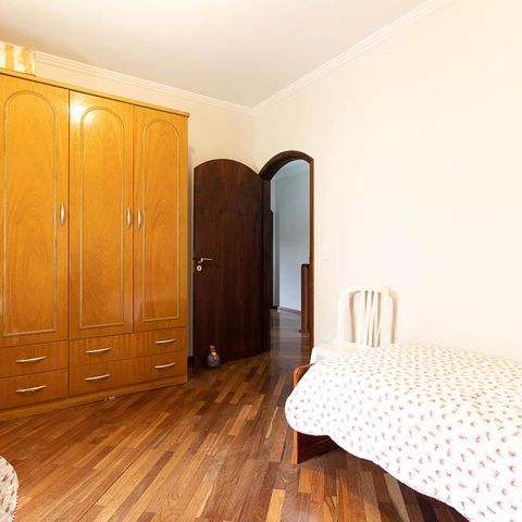 Casa à venda com 309m², 3 quartos e 4 vagas Casa à venda com 309m², 3 quartos e 4 vagasQuarto