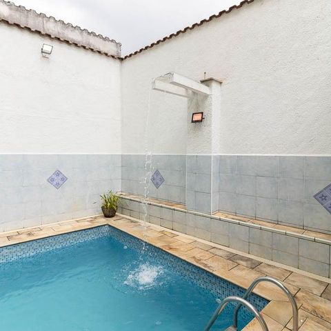 Casa à venda com 309m², 3 quartos e 4 vagas Casa à venda com 309m², 3 quartos e 4 vagasÁrea comum - Piscina
