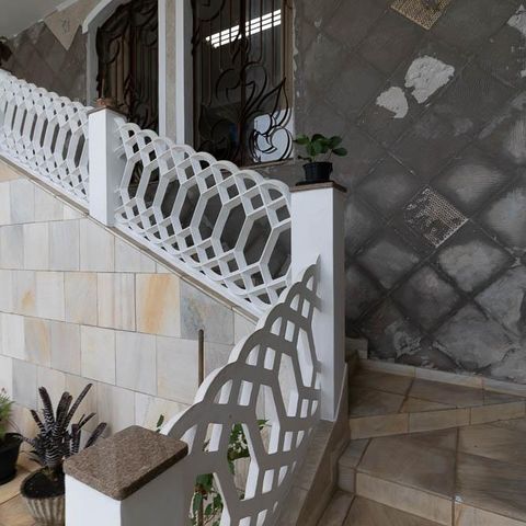 Casa à venda com 309m², 3 quartos e 4 vagas Casa à venda com 309m², 3 quartos e 4 vagasEscada