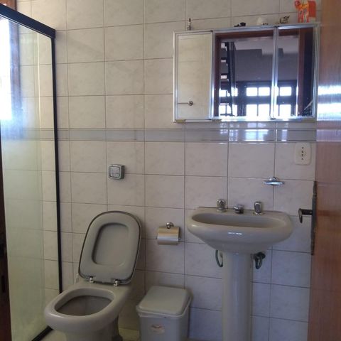 Casa à venda com 200m², 4 quartos e 3 vagas Casa à venda com 200m², 4 quartos e 3 vagasBanheiro 4