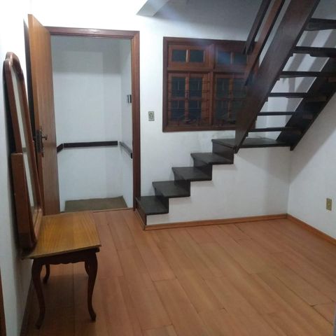 Casa à venda com 200m², 4 quartos e 3 vagas Casa à venda com 200m², 4 quartos e 3 vagasSala