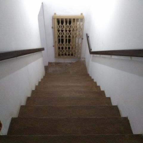 Casa à venda com 200m², 4 quartos e 3 vagas Casa à venda com 200m², 4 quartos e 3 vagasEscada
