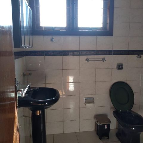 Casa à venda com 200m², 4 quartos e 3 vagas Casa à venda com 200m², 4 quartos e 3 vagasBanheiro 3