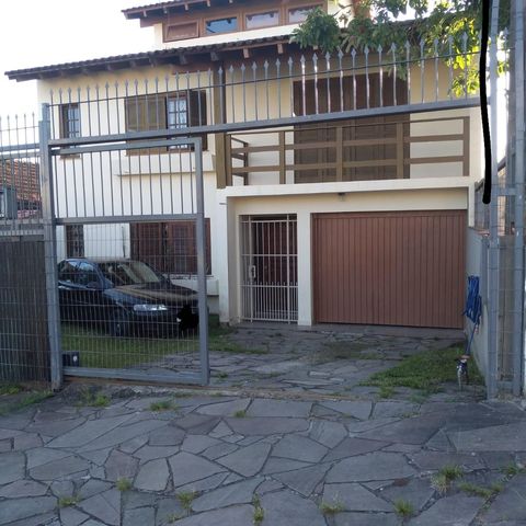 Casa à venda com 200m², 4 quartos e 3 vagas Casa à venda com 200m², 4 quartos e 3 vagasFachada