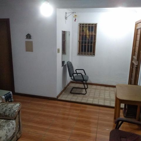 Casa à venda com 200m², 4 quartos e 3 vagas Casa à venda com 200m², 4 quartos e 3 vagasSala