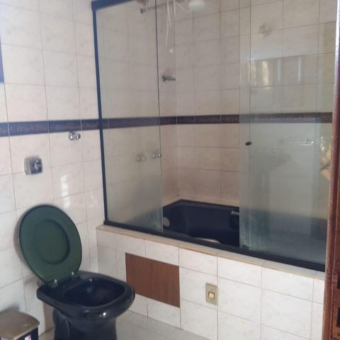 Casa à venda com 200m², 4 quartos e 3 vagas Casa à venda com 200m², 4 quartos e 3 vagasBanheiro 3