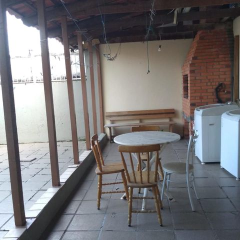 Casa à venda com 200m², 4 quartos e 3 vagas Casa à venda com 200m², 4 quartos e 3 vagasÁrea Externa