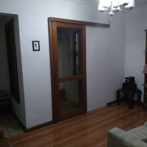 Casa à venda com 200m², 4 quartos e 3 vagas Casa à venda com 200m², 4 quartos e 3 vagasSala