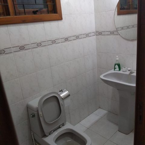 Casa à venda com 200m², 4 quartos e 3 vagas Casa à venda com 200m², 4 quartos e 3 vagasLavabo