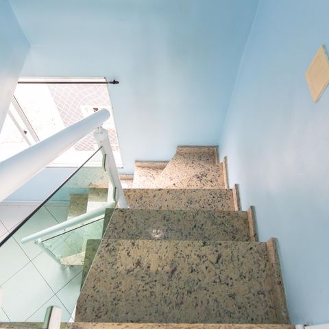 Apartamento à venda com 96m², 3 quartos e 1 vaga Apartamento à venda com 96m², 3 quartos e 1 vagaEscada