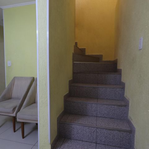 Casa à venda com 160m², 3 quartos e 2 vagasEscadas